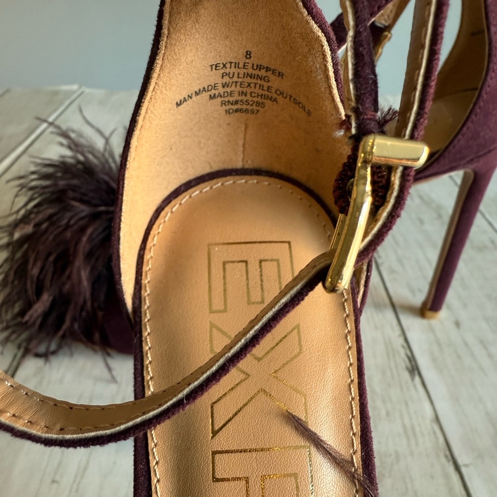 Wine Express Feathered Heels - Picture 3 of 5